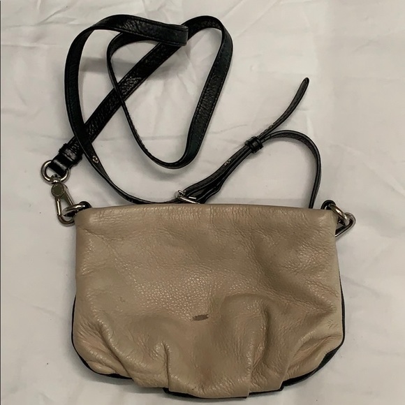 Marc Jacobs leather purse with adjustable strap. - Picture 6 of 9